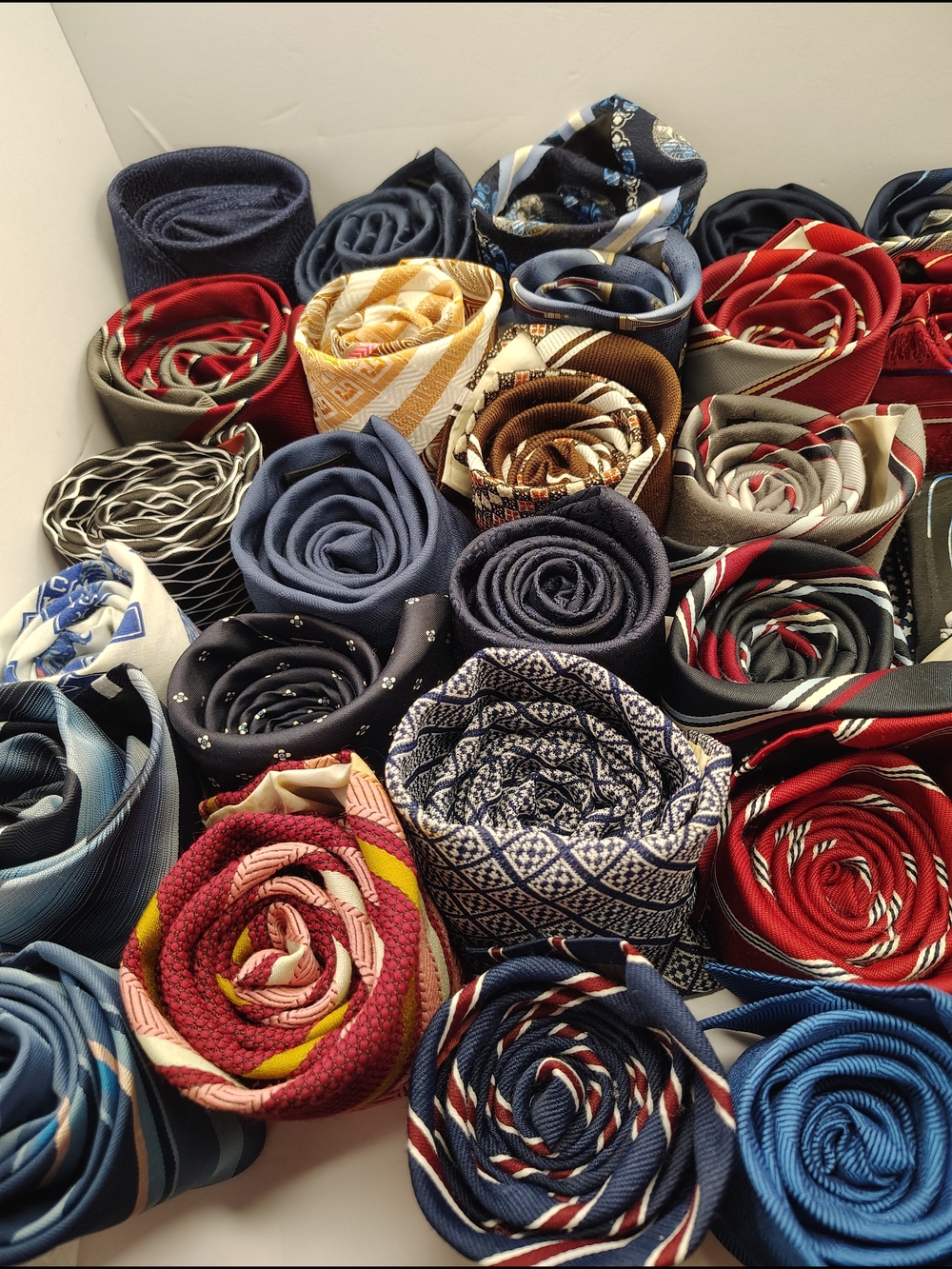 35 Vintage Classic   Men's Assorted Silk Ties - Navy, Red, Blue, Brown, Gold